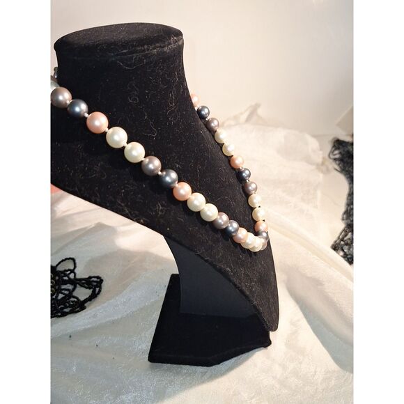 A Women's Necklace Glass Pearl Elegant Beachy Grandma Core Office Siren - Picture 7 of 8